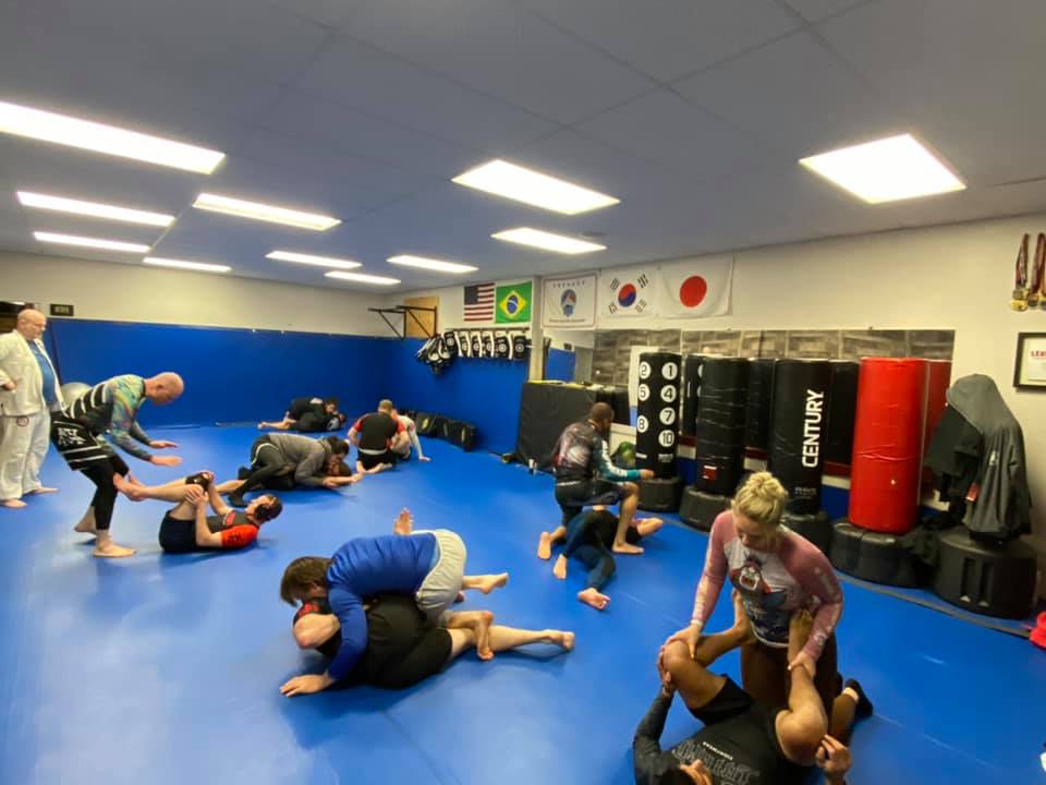 //rootscombatclub.com/wp-content/uploads/2021/05/adults_bjj_rolling.jpg